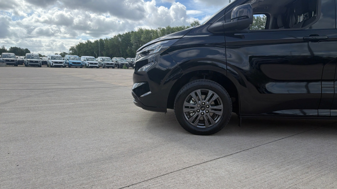 Ford Transit Custom 320 L2 Diesel Fwd 2.0 EcoBlue 136ps H1 Van Limited - Image 17